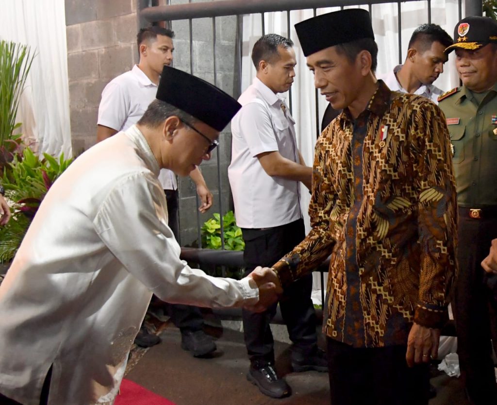 Jokowi Hadiri Buka Puasa Bersama di Rumah Dinas Zulkifli Hasan 3