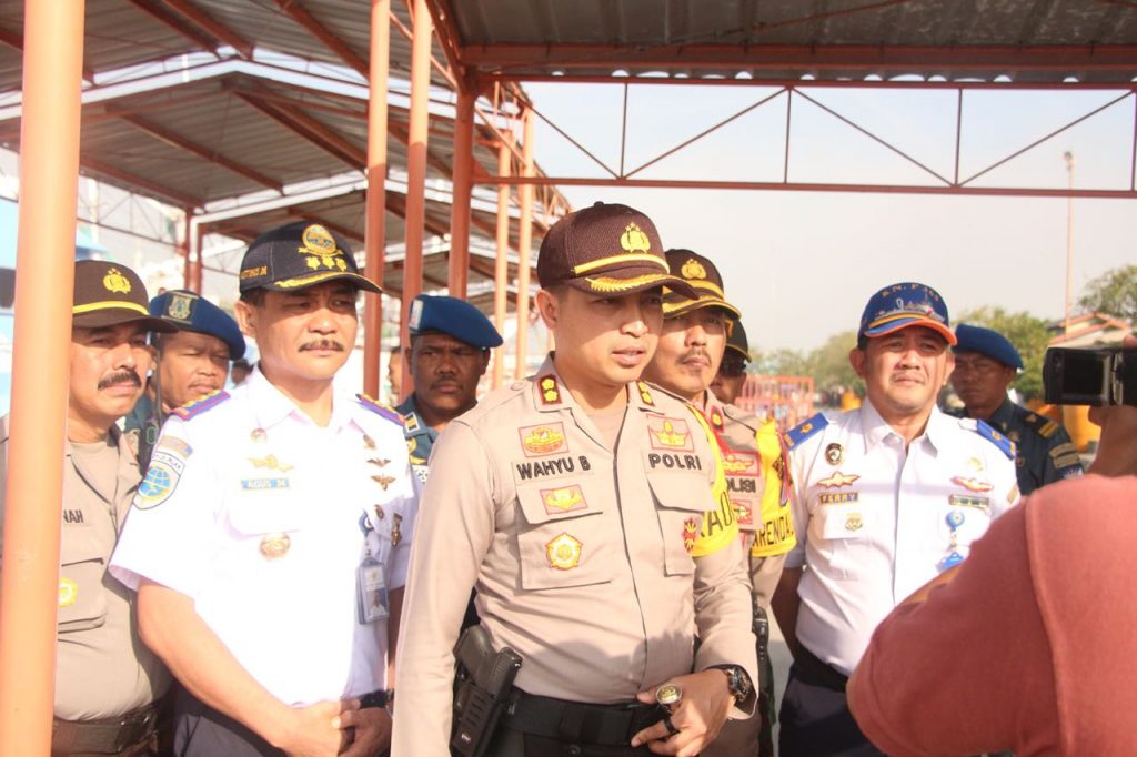 Kapolres Gresik Lepas 60 Personil Ke Pulau Bawean 2