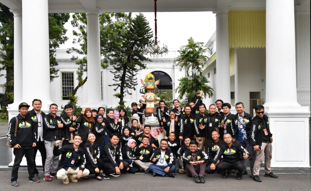 Dapat Jaket Keren Asean Games Dari Jokowi, Wartawan Istana Semringah 3