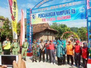 Polsek Kebonagung Kondusifkan Pencanangan Kampung KB 19