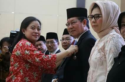 Puan Wakili Jokowi Berikan Penghargaan Satya Lencana Pada Walikota Manado 4