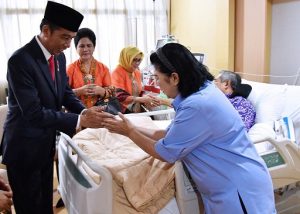 Presiden Menjenguk SBY di RSPAD Gatot Soebroto 18