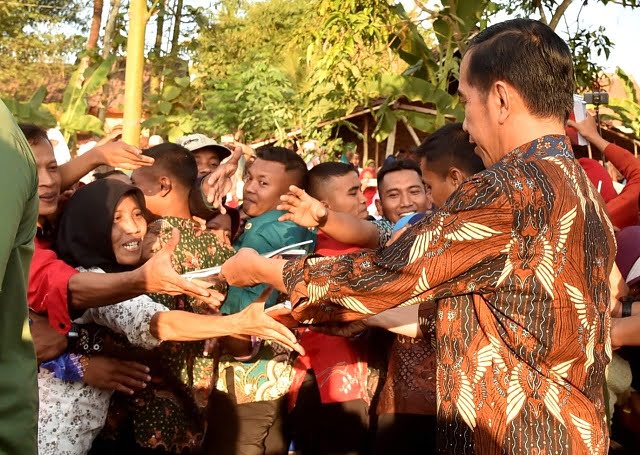 Blusukan Ke Pasar Gede Klaten, Presiden Disambut Antusias Warga 5