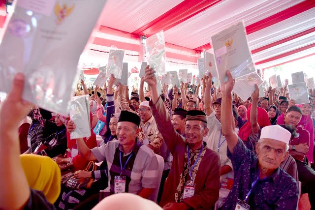 Jokowi Serahkan 5.000 Sertifikat Tanah untuk Warga Sulsel di Parepare 4