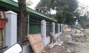 Pemkot Bobol, Ratusan Kios Berdiri di RTH Sunter 1