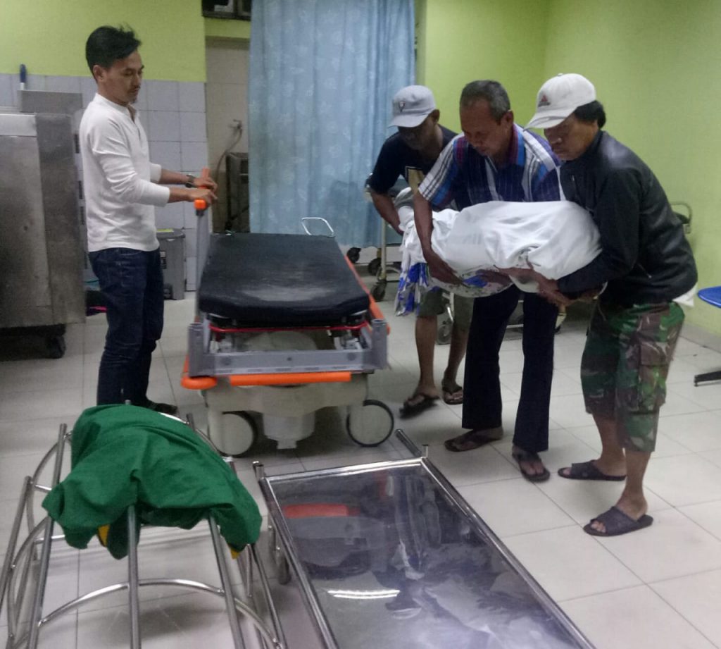 Layanan Dinilai Buruk, Anak Almarhum Ngamuk di RSUD Koja 5