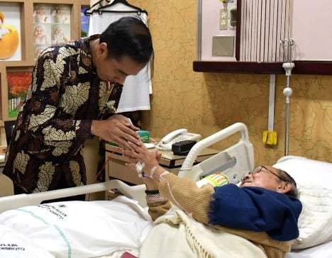 Presiden Jokowi Jenguk Habibie di RSPAD 5