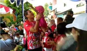 Bagikan Kartu Anak, Sandi Mohon Doa Restu Warga Warakas 20