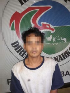 Pengedar Narkoba Digrebek Polsek Kembangan, 19 Paket Sabu Disita 18