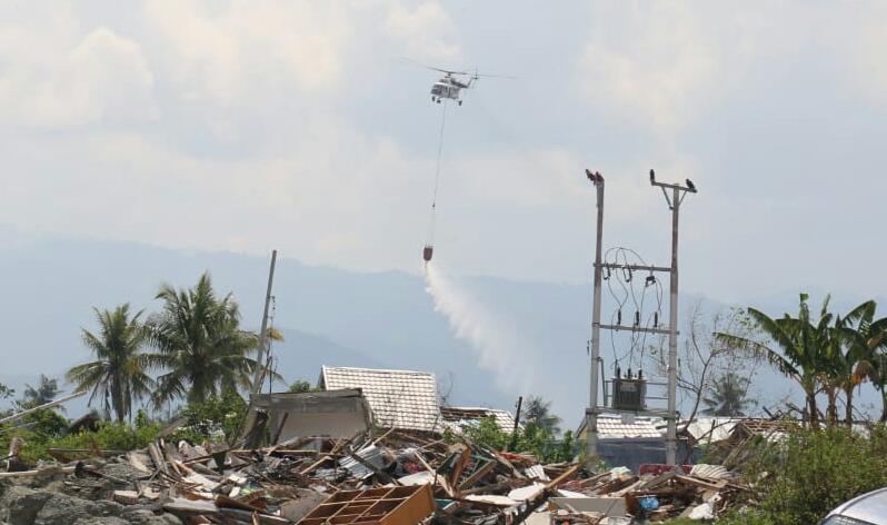 Heli MI-8 Lakukan Water-Bombing Wilayah Terdampak Likuifaksi Sulteng 3
