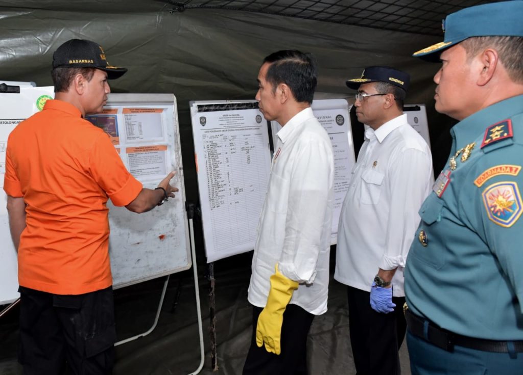 Presiden Jokowi Tinjau Posko Evakuasi Lion Air di Tanjung Priok 5
