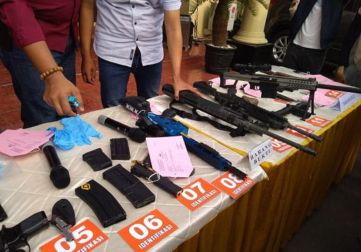 Pria Diduga Bunuh Diri di Apartemen, Polisi Temukan Senpi dan Ratusan Amunisi 4