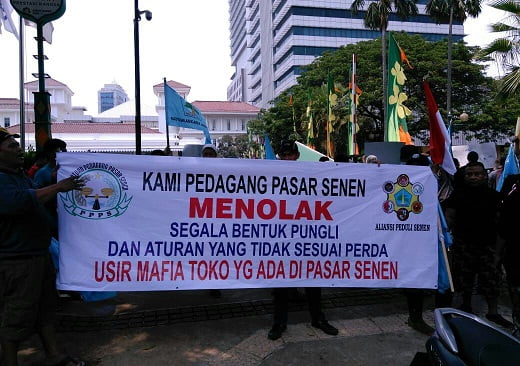 Menolak Pungli, Pedagang Pasar Senen Demo Gubernur DKI 3