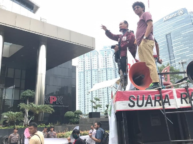 Aktivis dan Senator Aceh Gelar Aksi di KPK, Usut Izin Tambang Emas 2