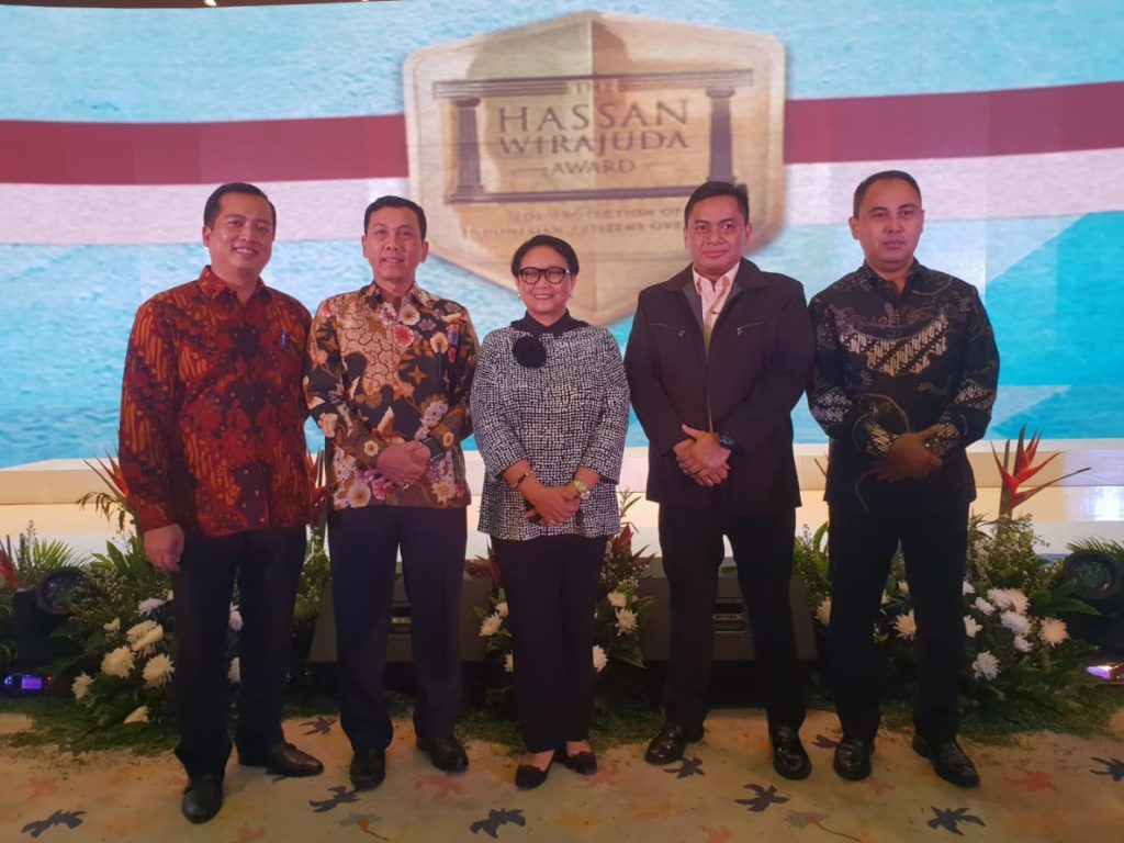 Polda NTB Menerima Penghargaan Hasan Wirayuda Award  5