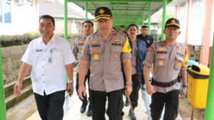 Kapolda Banten Tinjau Proses Identifikasi Korban Tsunami di RSUD Pandeglang 1