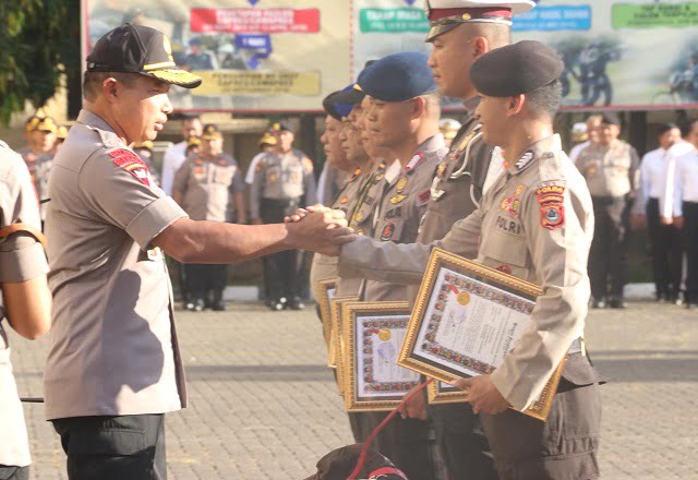 280 Anggota Polda Sulsel Berprestasi Dapat Penghargaan 4