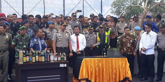 Polres Ciamis Gelar Apel Lilin Lodaya, 2.385 Botol dan 685 Liter Miras Dimusnahkan 4