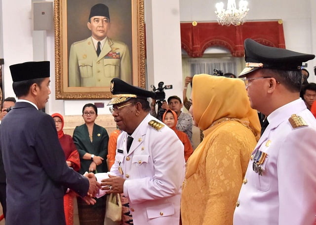 Presiden Jokowi Lantik Gubernur Riau dan Bengkulu di Istana 5