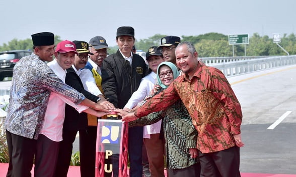 Presiden Resmikan 4 Ruas Jalan Tol Trans Jawa 3
