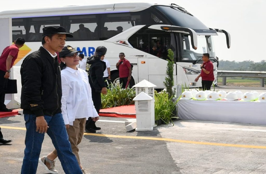 Naik Bus, Presiden & Ibu Negara Jajal Tol Trans Jawa 2