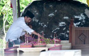 Jokowi Ziarah ke Makam Bung Karno 15