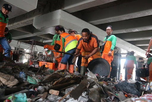 Sampah Kolong Tol Kembali Menggunung, Kasudin LH: Pengelola Tol Tak Serius 4