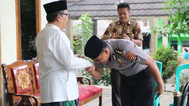 Kapolda Banten Sambangi Pimpinan Ponpes Al Fatoniah 3