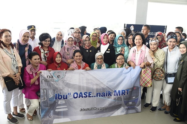 Ketum Dharma Pertiwi Dampingi Ibu Negara Uji Coba MRT Jakarta 5