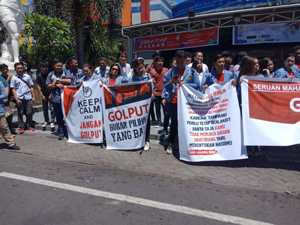 Jangan Golput, Mahasiswa Unsrat Ajak Masyarakat Pemilu yang Damai  5