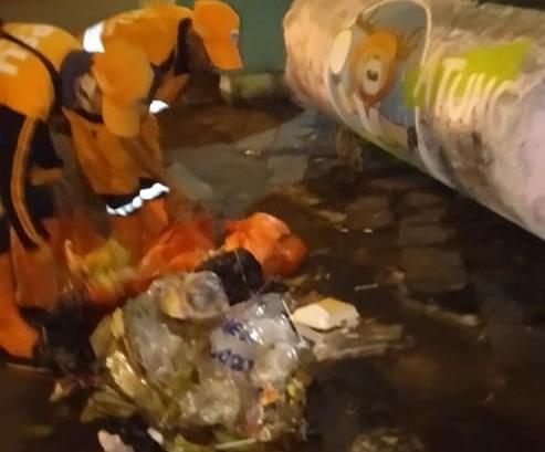 Ratusan PKL Kembali Tumpah di Kawasan Masjid Akbar Kemayoran Akibatnya Sampah Numpuk 4