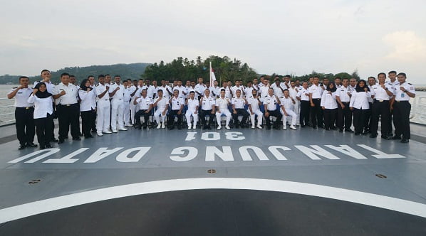 KN Tanjung Datu-301 Open Ship di India 3