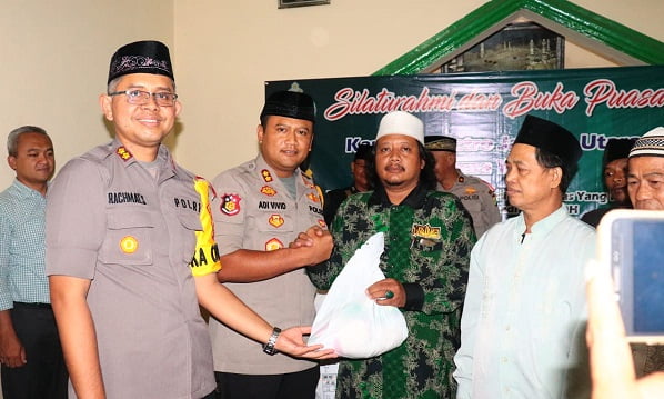 Waka Polres Jakarta Utara Silaturahmi Ke Warga Muara Baru 2