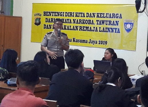 Binmas Polsek Tamansari Berikan Berikan Penyuluhan Bagi Pelajar 3