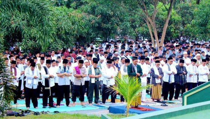 Ribuan Masyarakat Ciamis Gelar Sholat ‘Minta Hujan’ 2