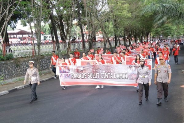Polwan Polda Sulut Dampingi Parade Sulut Hebat Cinta Damai 191019 Dukung Pelantikan Presiden 2
