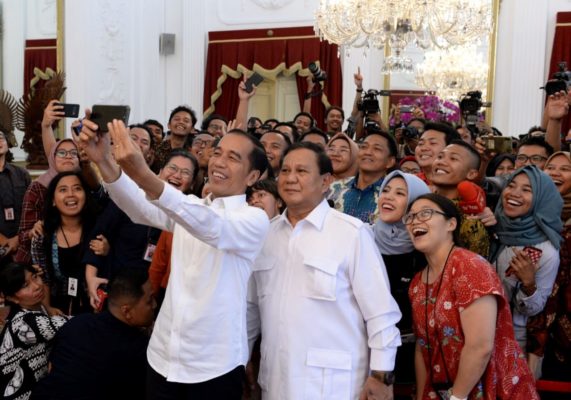 Presiden Jokowi Terima Kedatangan Prabowo di Istana Merdeka 1