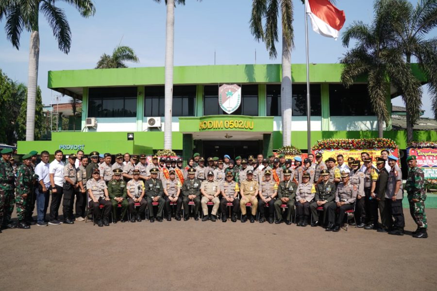 Tiga Kapolres Bersama Walikota Mendatangi Markas Kodim 0502/JU di HUT TNI Ke – 74, 3