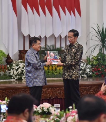 Presiden Jokowi Sampaikan Terima Kasih kepada Wapres JK dan Seluruh Jajaran Kabinet Kerja 2