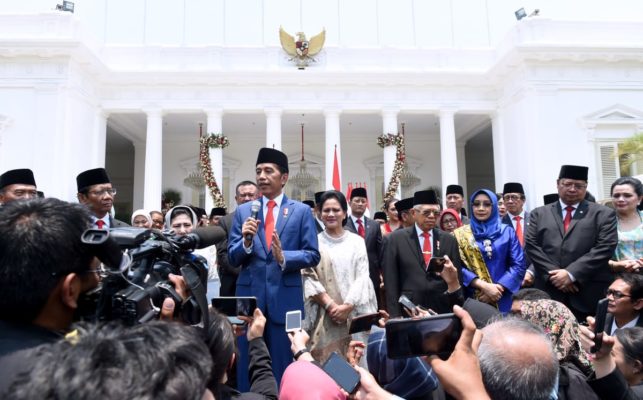 Usai Lantik Menteri, Presiden Jokowi Langsung Kerja 1 Usai Lantik Menteri, Presiden Jokowi Langsung Kerja 1
