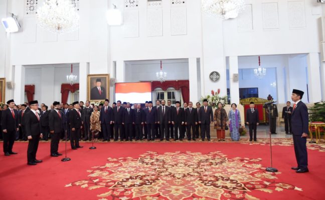 Presiden Jokowi Lantik 12 Wakil Menteri di Istana Negara 17