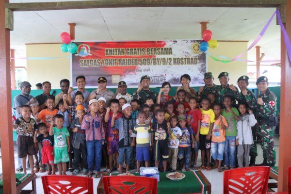 Satgas Yonif Raider 509 Kostrad, Gelar Khitanan Massal 20
