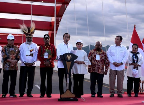 Presiden Jokowi Resmikan Jembatan Youtefa Jadikan sebagai Momentum Papua Bangkit Maju 16