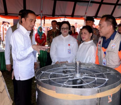Presiden Jokowi Tinjau Langsung Posko Pengungsi Pasca Gempa di Ambon 20