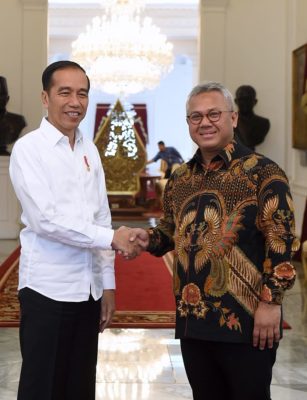 Presiden Jokowi Terima Pimpinan KPU di Istana Merdeka 2 Presiden Jokowi Terima Pimpinan KPU di Istana Merdeka 2