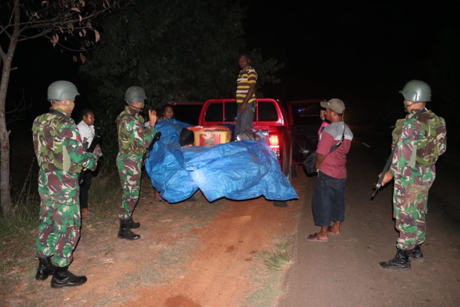Wujudkan Perbatasan Aman dan Nyaman, Satgas Yonif 411 Kostrad Rutin Adakan Pemeriksaan 5