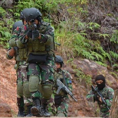 Kontak Tembak Saat KKSB Serang Pos TNI Di Kenyam, 2 Orang Luka 1 Meninggal Dunia 16