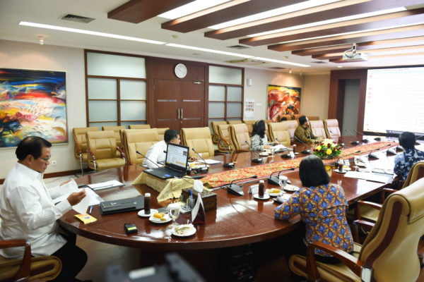 Presiden Minta Kalkulasi Dampak Penurunan Harga BBM terhadap Perekonomian 17