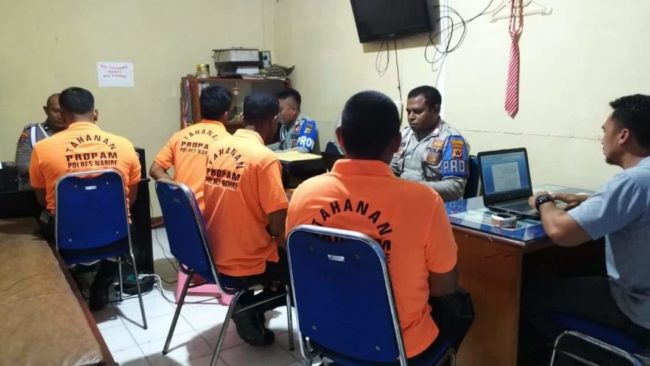 5 Personel Polsek Kamu Ditahan Dan Diperiksa Terkait Kasus Kecelakaan Lalu Lintas Yang Berujung Penganiaayaan Di Kabupaten Dogiyai 16