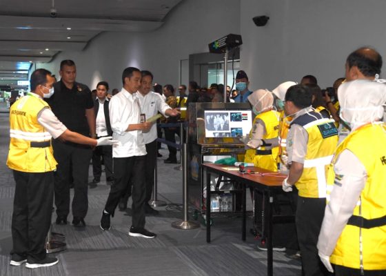 Presiden Tinjau Bandara Soekarno-Hatta Pastikan Pengecekan Kesehatan di Tempat Publik Berjalan Baik 2